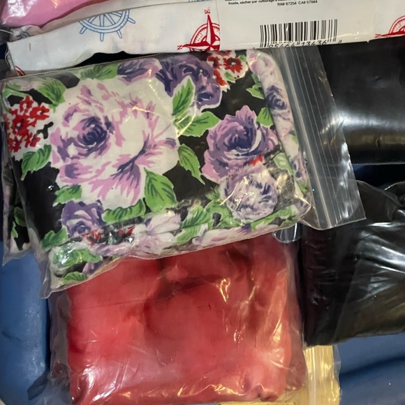 Bundle of Fabric Scraps - Picture 4 of 6